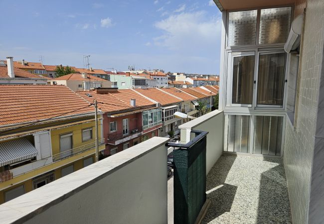 Apartamento em Almada - Light Spacious Almada Apartment