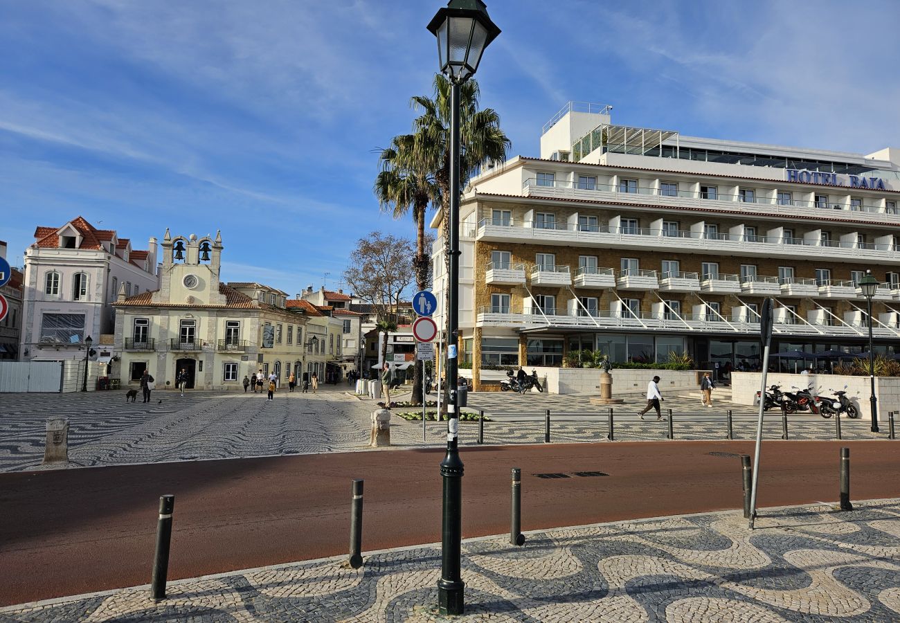 Avenue in Cascais' center, with colorful façades, shops, cafés, and a welcoming atmosphere.