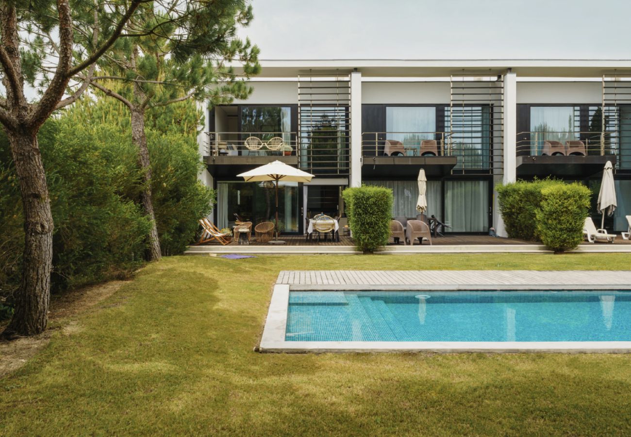 Private pool surrounded by lush gardens at Pool Beach & Golf Troia.